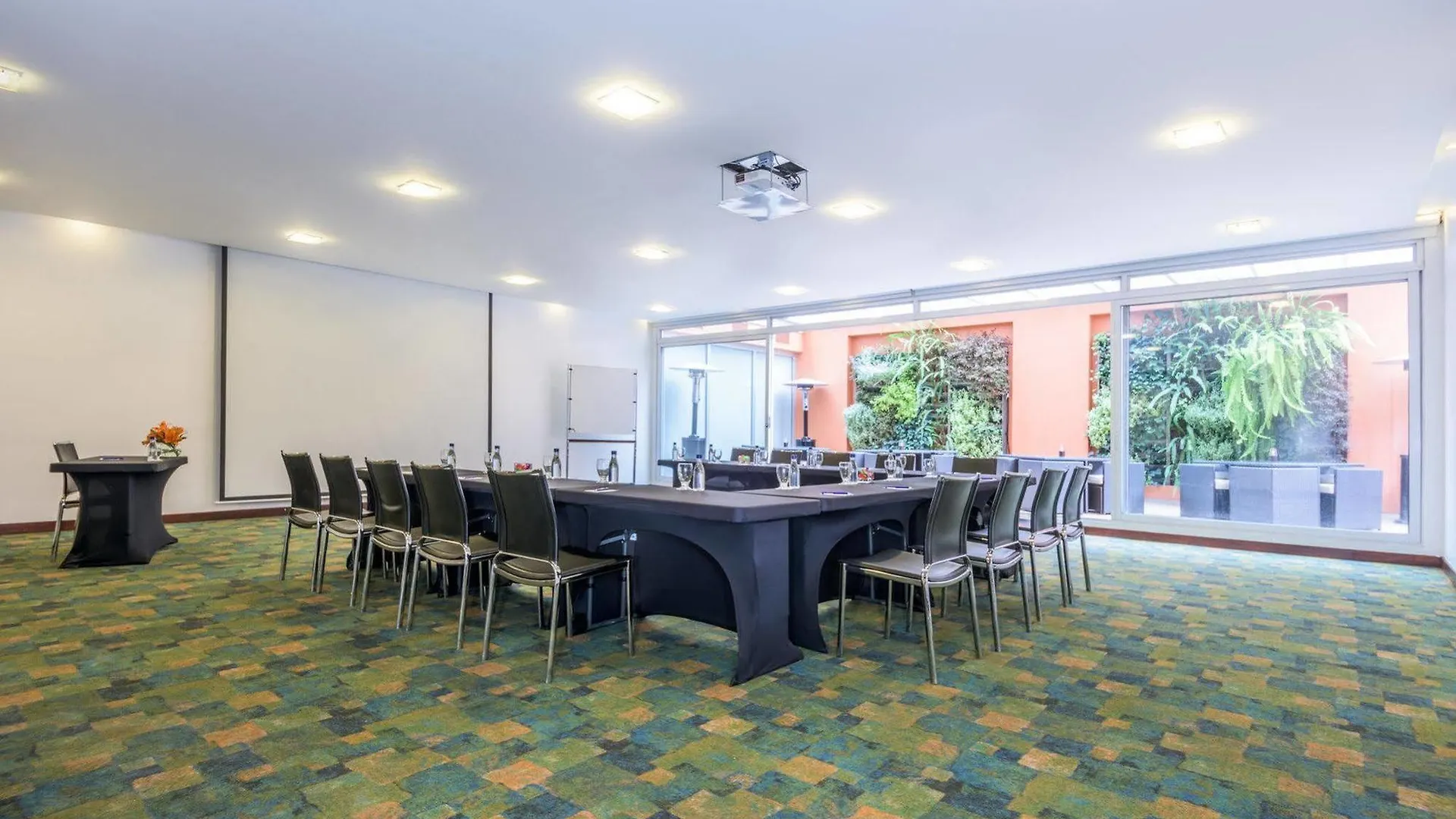Nh Bogota Pavillon Royal Hotell